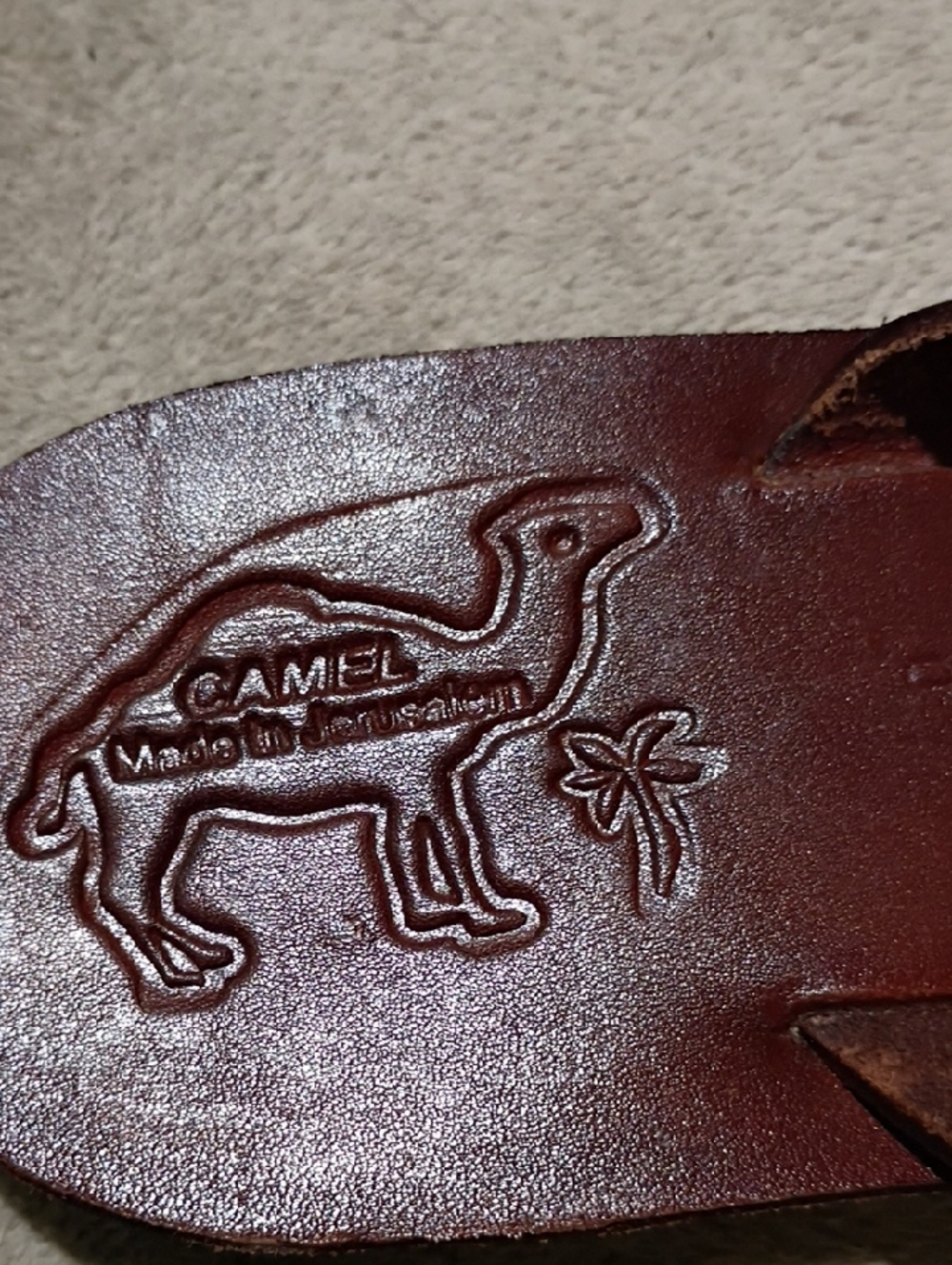 Brown Leather Thong Sandals with Ring Detail - Picture 4 of 6